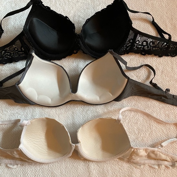 Bundle of 32D bras - Picture 2 of 3